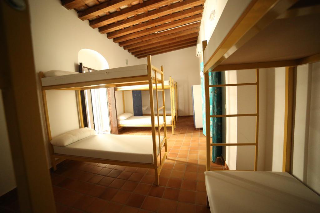 Wake Up In Tarifa Hostel & Restaurant Lounge Номер фото